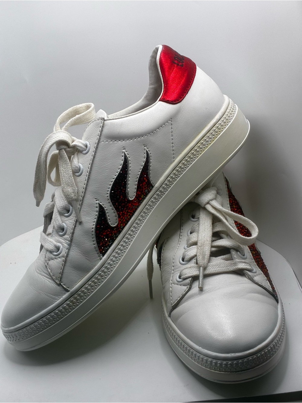 LOLA CRUZ WOMANS LEATHER / RHINESTONE EMBELLISHED SNEAKER/ SIZE 7 - Picture 5 of 15